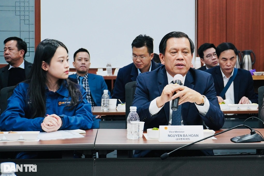 Thứ Trưởng Bộ LĐTB và XH Nguyễn Bá Hoan sang thăm tập đoàn Huyndai Hàn Quốc